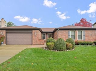 708 W Techny Rd, Arlington Heights, IL 60004