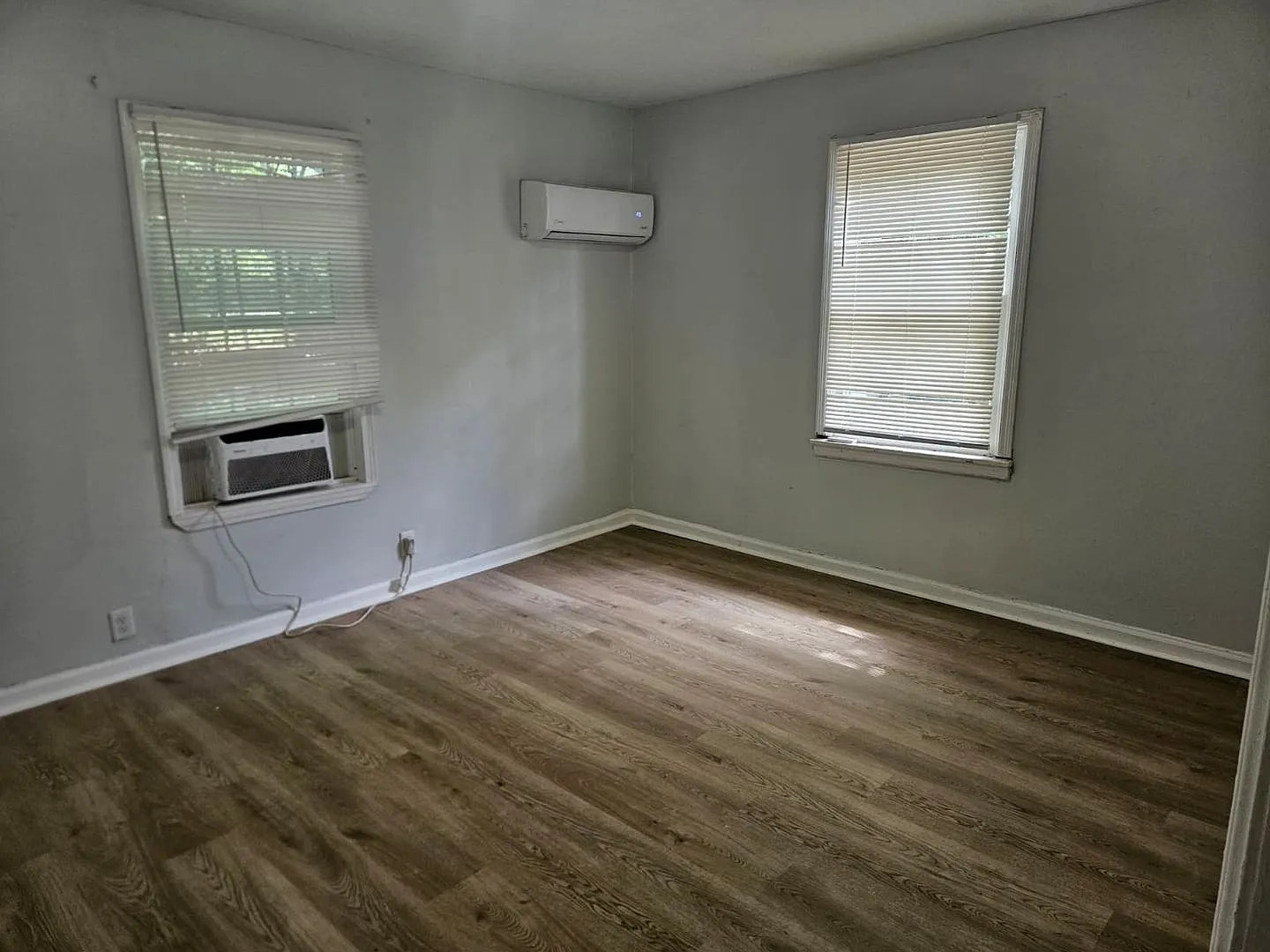 For Rent 3 Bedroom / 1 Bathroom Home — Photo 3