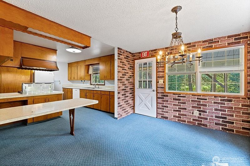 4th image of 12521 Roosevelt Road