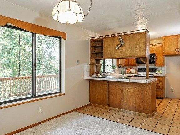 5th image of 10481 Crestview Dr