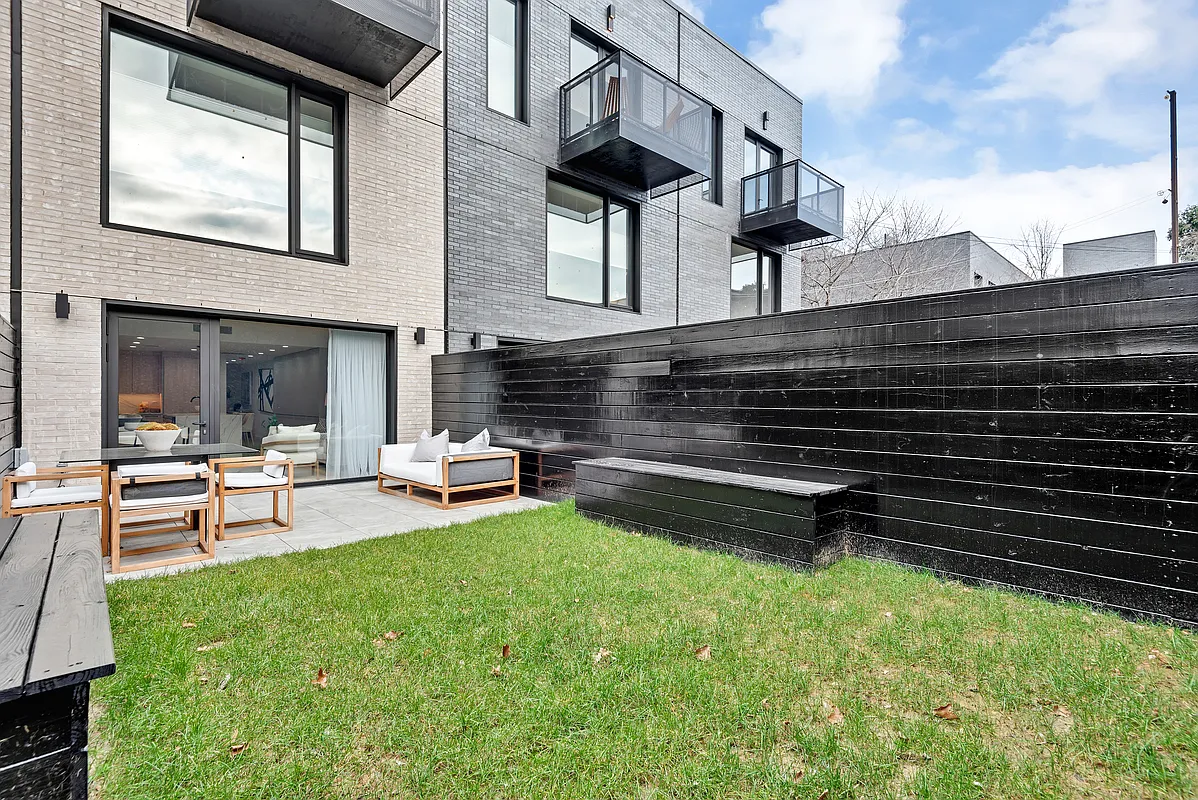 26A Huntington Street in Red Hook : Sales, Rentals, Floorplans
