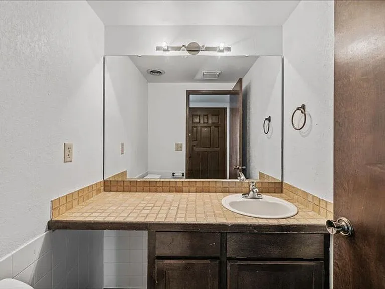 501 Wright Ave #1 — Photo 5