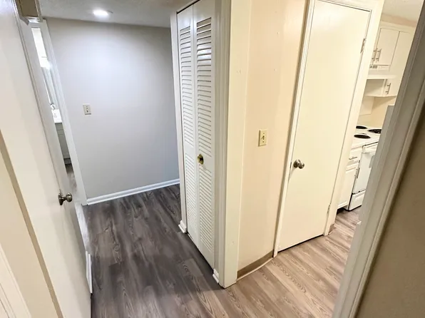 Westport Plaza, 4030 Clark Ave #Ad9389884, Kansas City, MO 64111