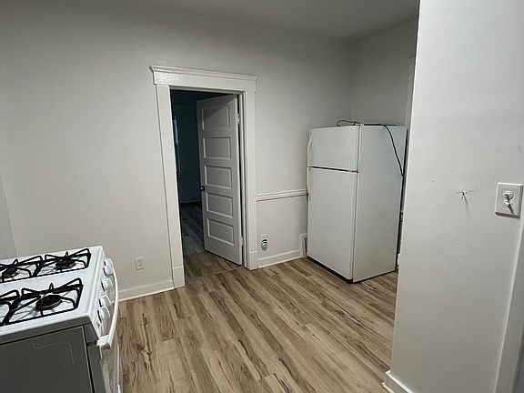 2nd image of 2021 Halstead Ave APT 2