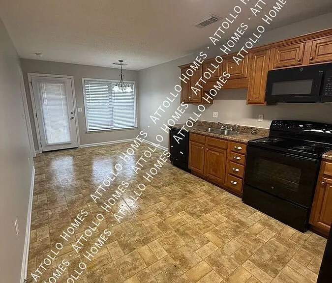 16427 Waterbury Ln — Photo 4