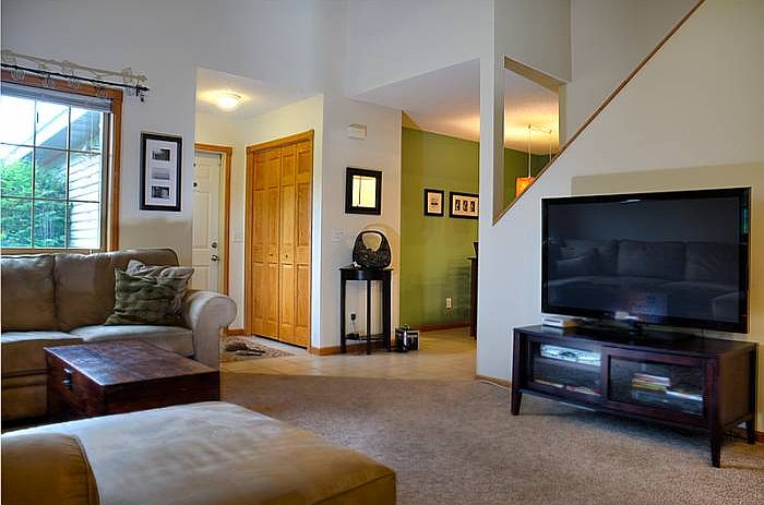 living room looking at Ki