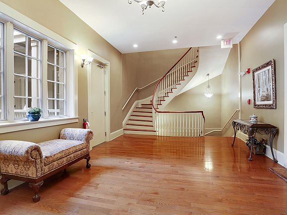 2nd image of 917 Toulouse St APT 6