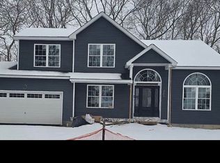 34 Wintergreen Dr, Coram, NY 11727