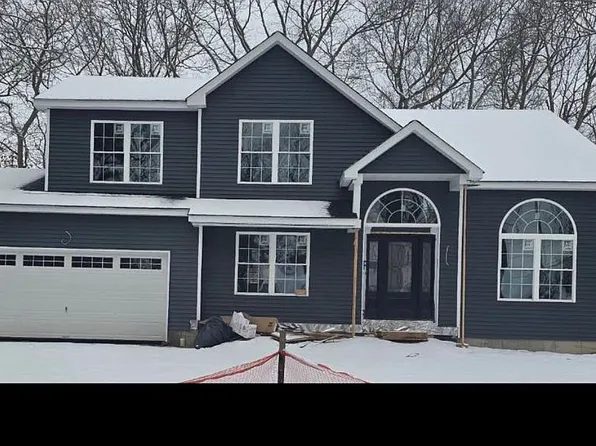 34 Wintergreen Dr, Coram, NY 11727