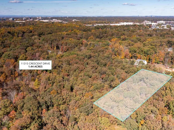 11315 Crescent Dr, Fairfax, VA 22030