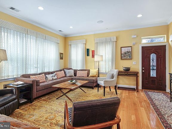 2nd image of 1814 Ginnodo St Unit D