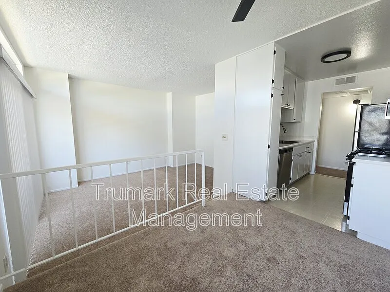 14605 Burbank Blvd #108