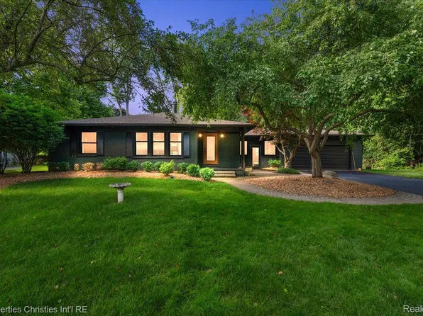 27331 Gardenway Rd, Franklin, MI 48025