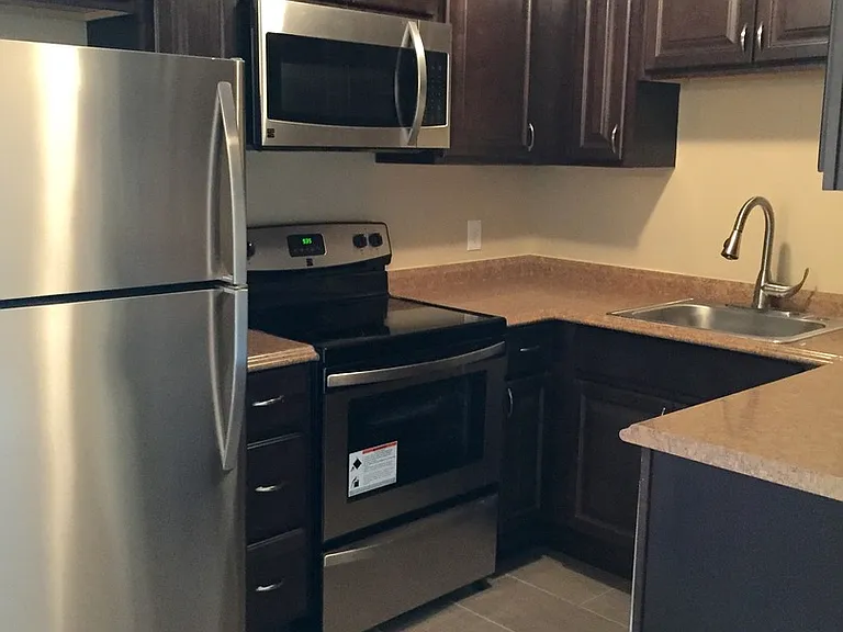Huntington Apartments — Photo 22