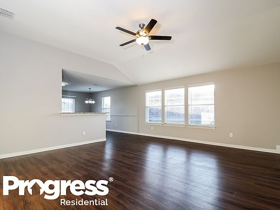 4th image of 1215 Wenatchee Dr