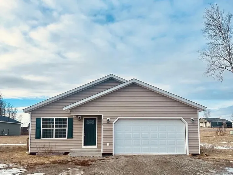 4542 W Amanda Dr — Photo 1