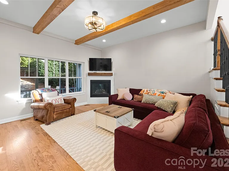 18047 Northport Dr — Photo 28