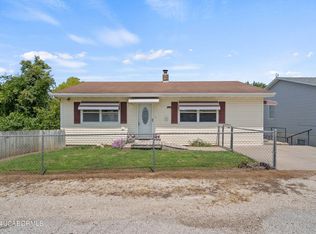 811 E Lincoln St, Linn, MO 65051
