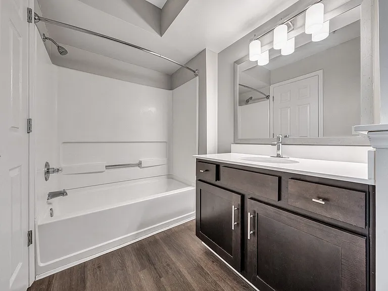 Sunscape Apartments — Photo 16