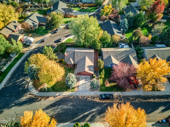 2120 NW Ivy Ave, Redmond, OR 97756