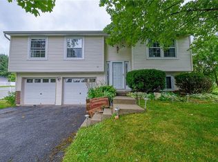 13 Wheatfield Dr, Cranberry Township, PA 16066
