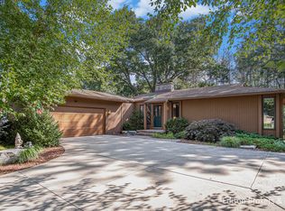 4820 Ridgeline Dr NE, Grand Rapids, MI 49525