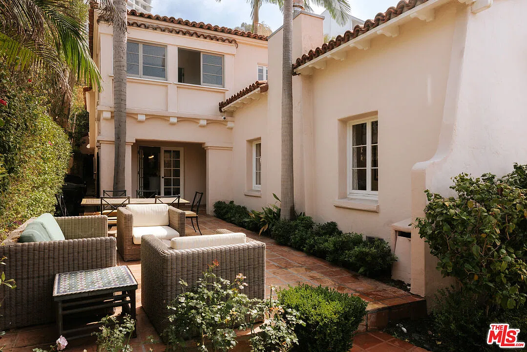 5 bed, 4.0 bath, 3400 sqft, $25,000 — Photo 2
