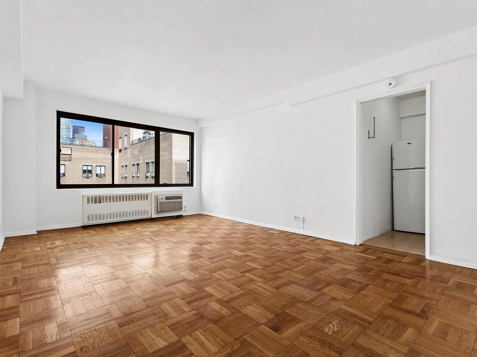 225 E 46th St — Photo 2