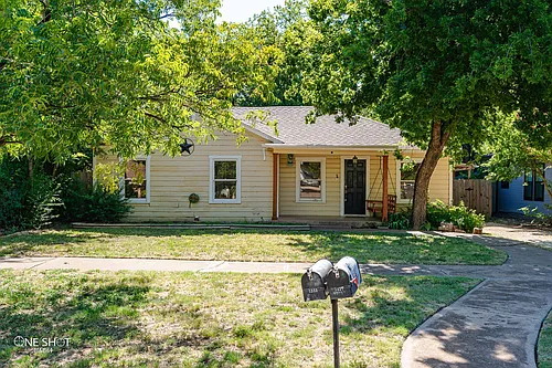 1333 Amarillo St Photo 1