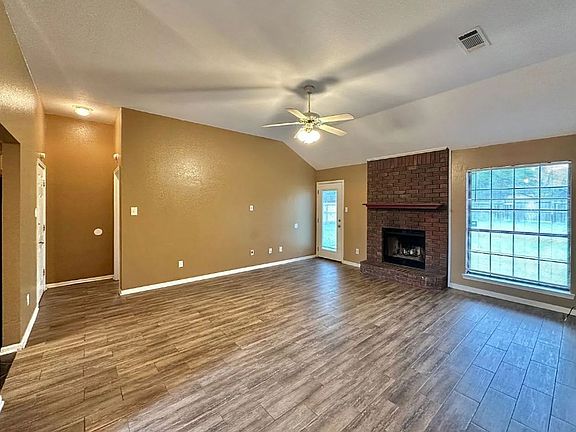 3rd image of 3805 Sawtooth Dr