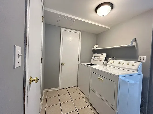 205 W Washington St — Photo 6