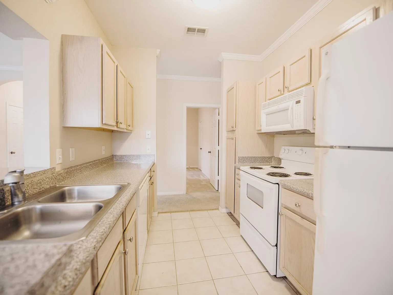 7800 Point Meadows Dr — Photo 2