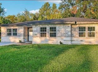 105 Lee Dr, La Marque, TX 77568