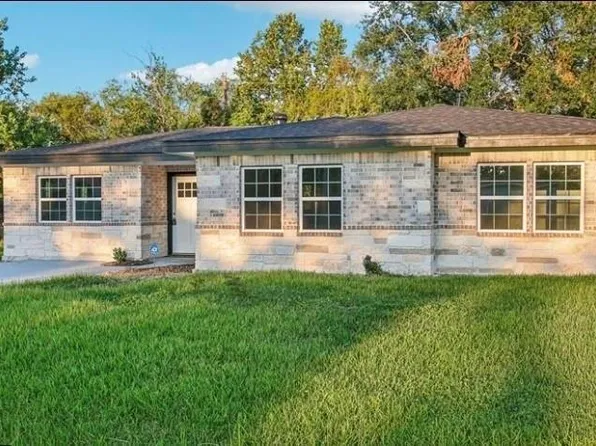 105 Lee Dr, La Marque, TX 77568