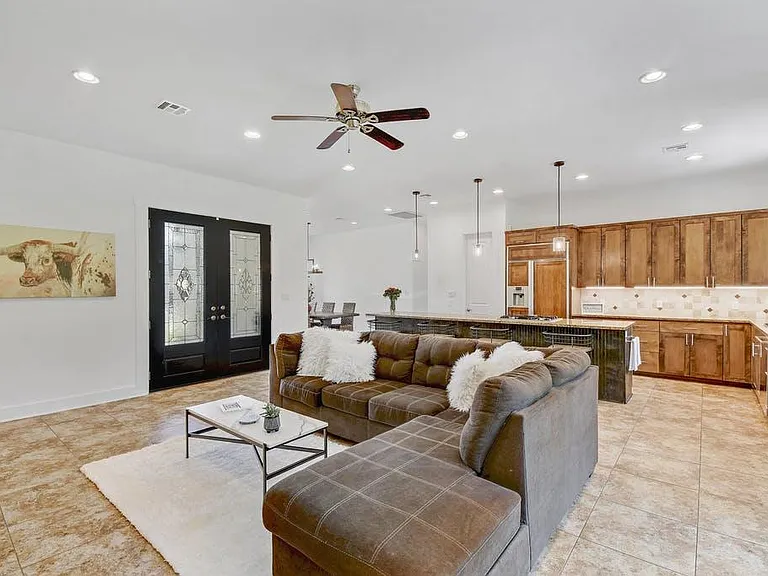 1006 Lipan Trl — Photo 6