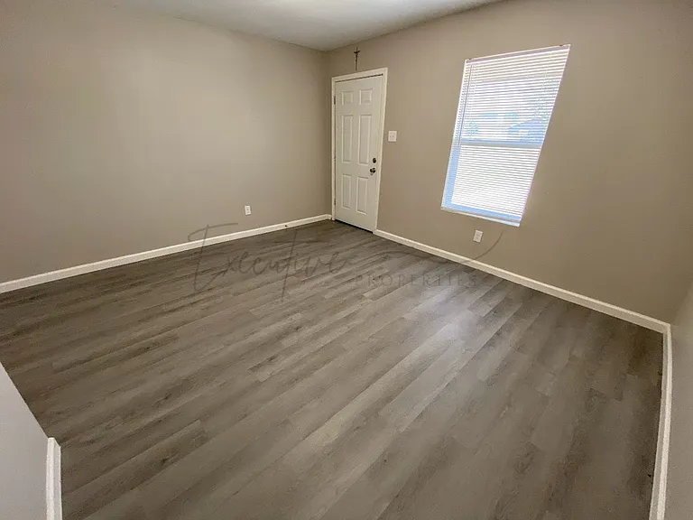909 Wilder St — Photo 4