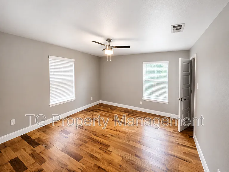 3825 Dismount St — Photo 13