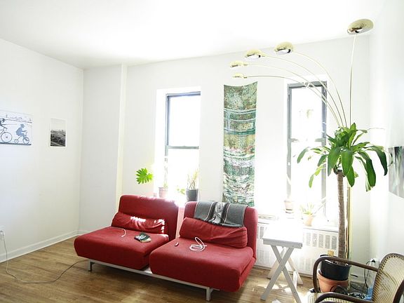 4th image of 286 S 2nd St APT 2E