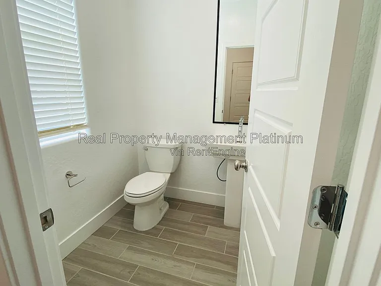 2752 E Tamarind Dr — Photo 20