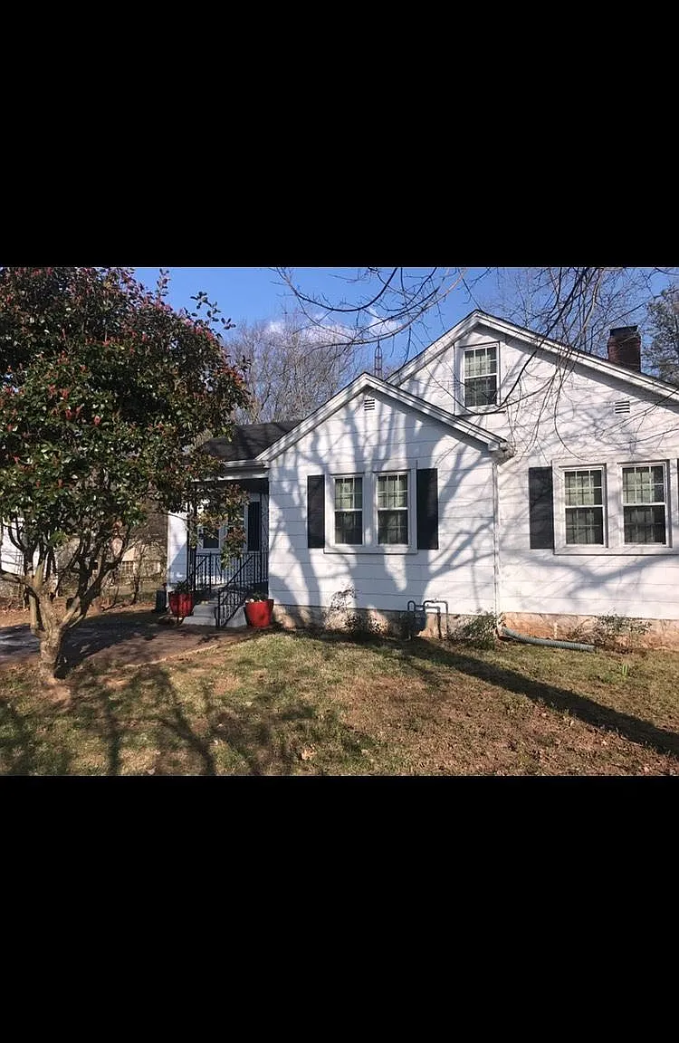 1526 Nutwood St — Photo 1