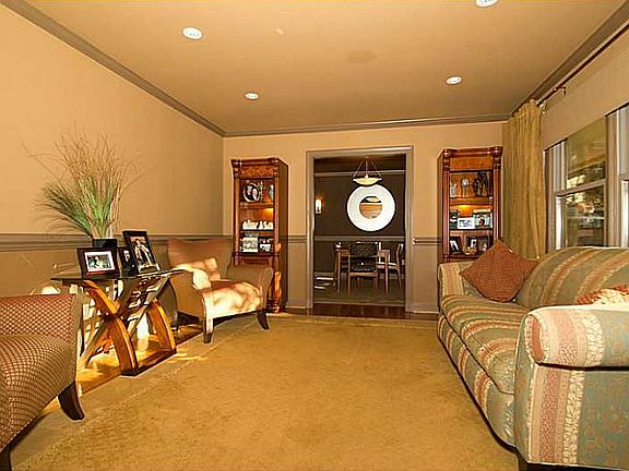 3rd image of 33 Haughton Ln
