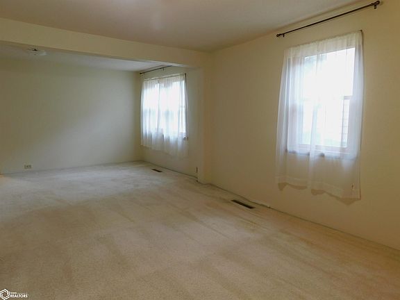 3rd image of 115 Cedar Ave
