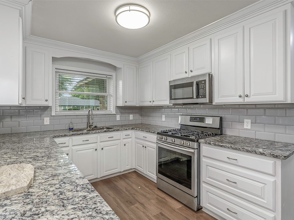 1st image of 28 Sunnybrook Ln