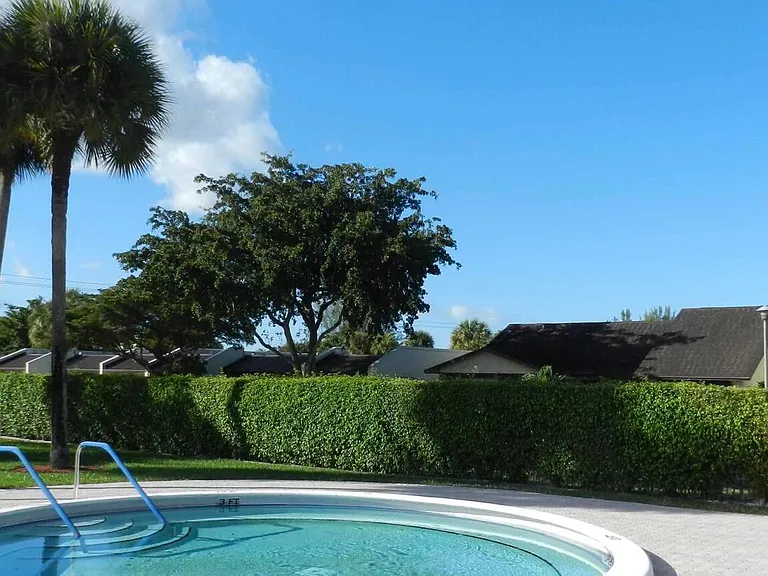 232 Lake Meryl Dr — Photo 35
