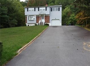 3 Hawks Nest Rd, Monroe, NY 10950