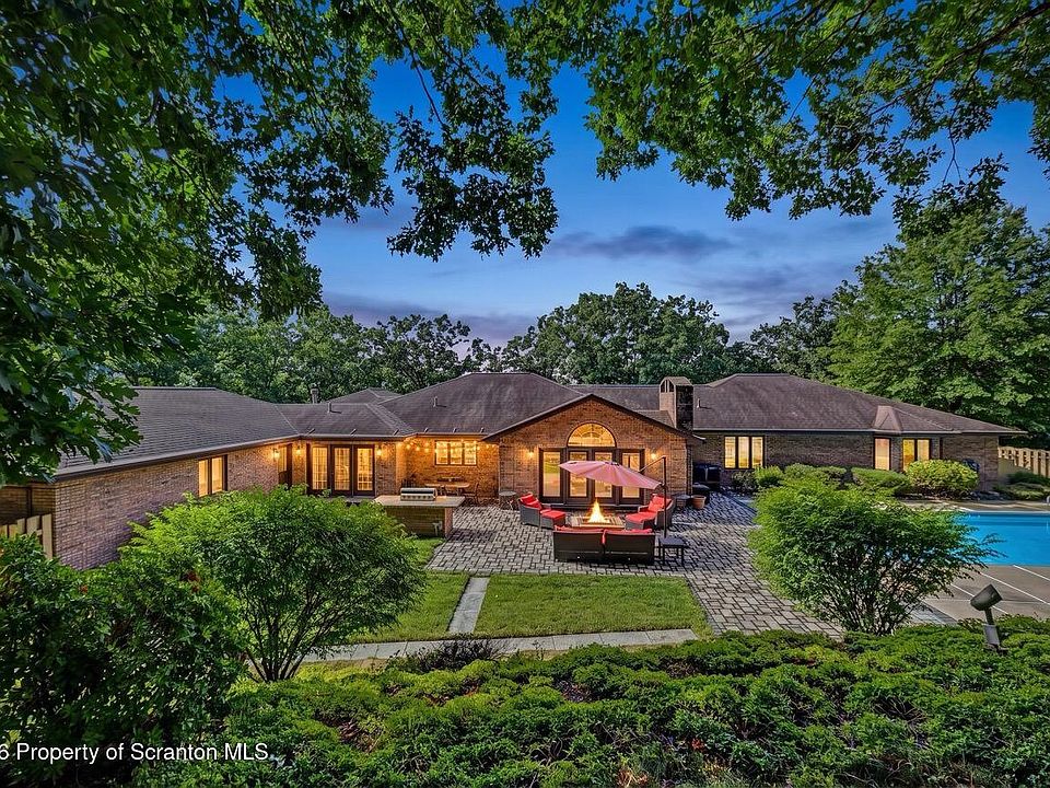 1st image of 106 Maria Blvd