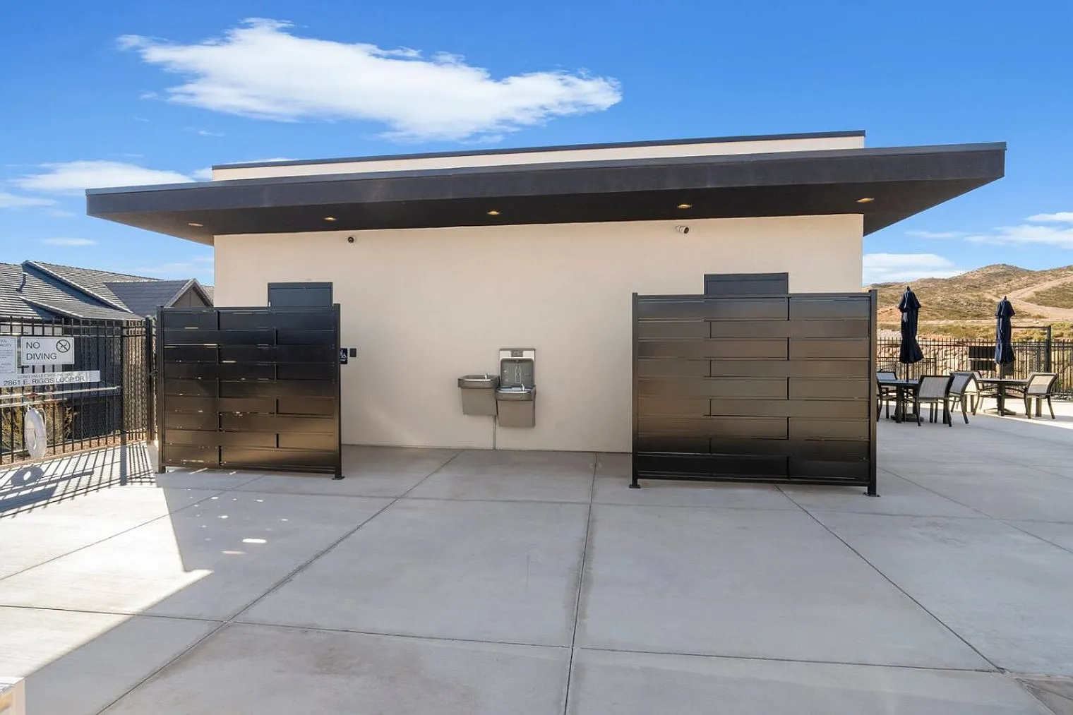 4 bed, 4.0 bath, 2077 sqft, $4,331 — Photo 4