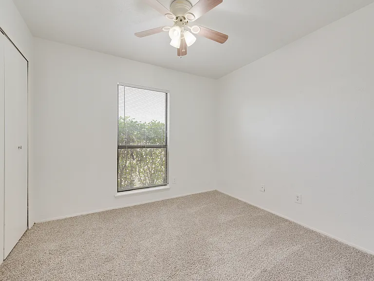 409 Forestwood Dr — Photo 15