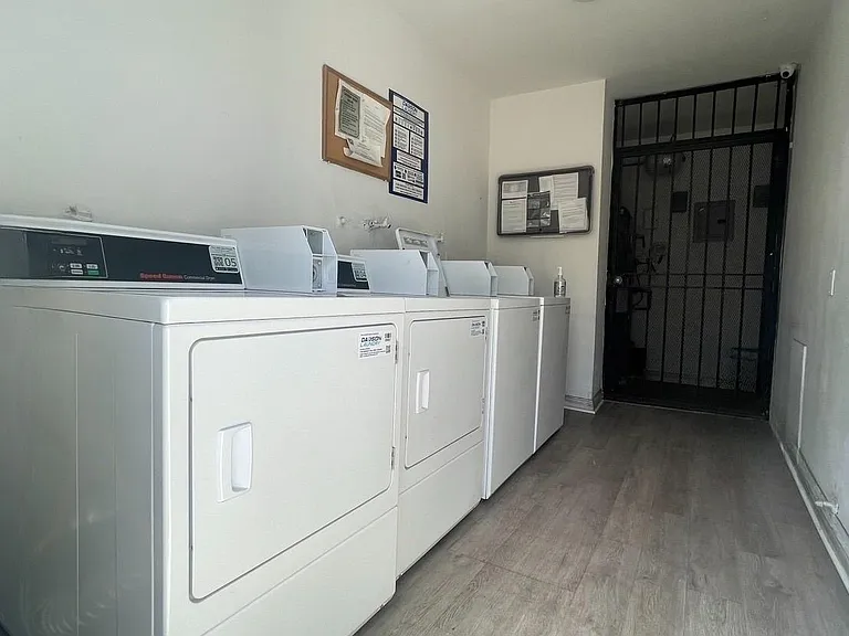 1111 E Seventh St — Photo 11