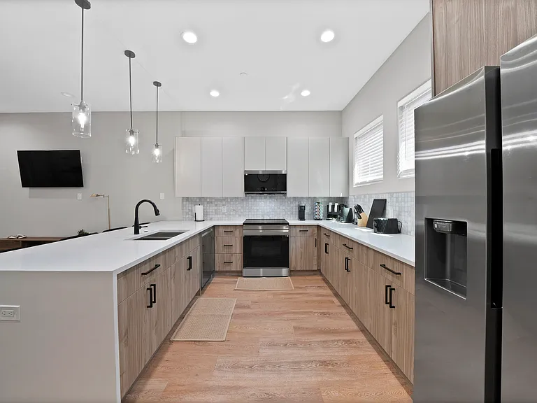 Weisenberger St — Photo 2